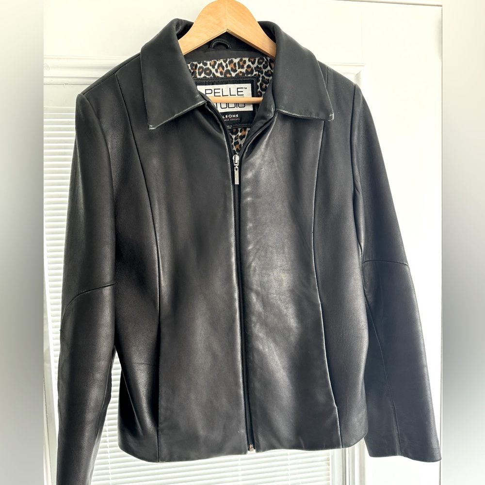 Vintage 90’s Wilson Genuine Leather Womans Jacket.